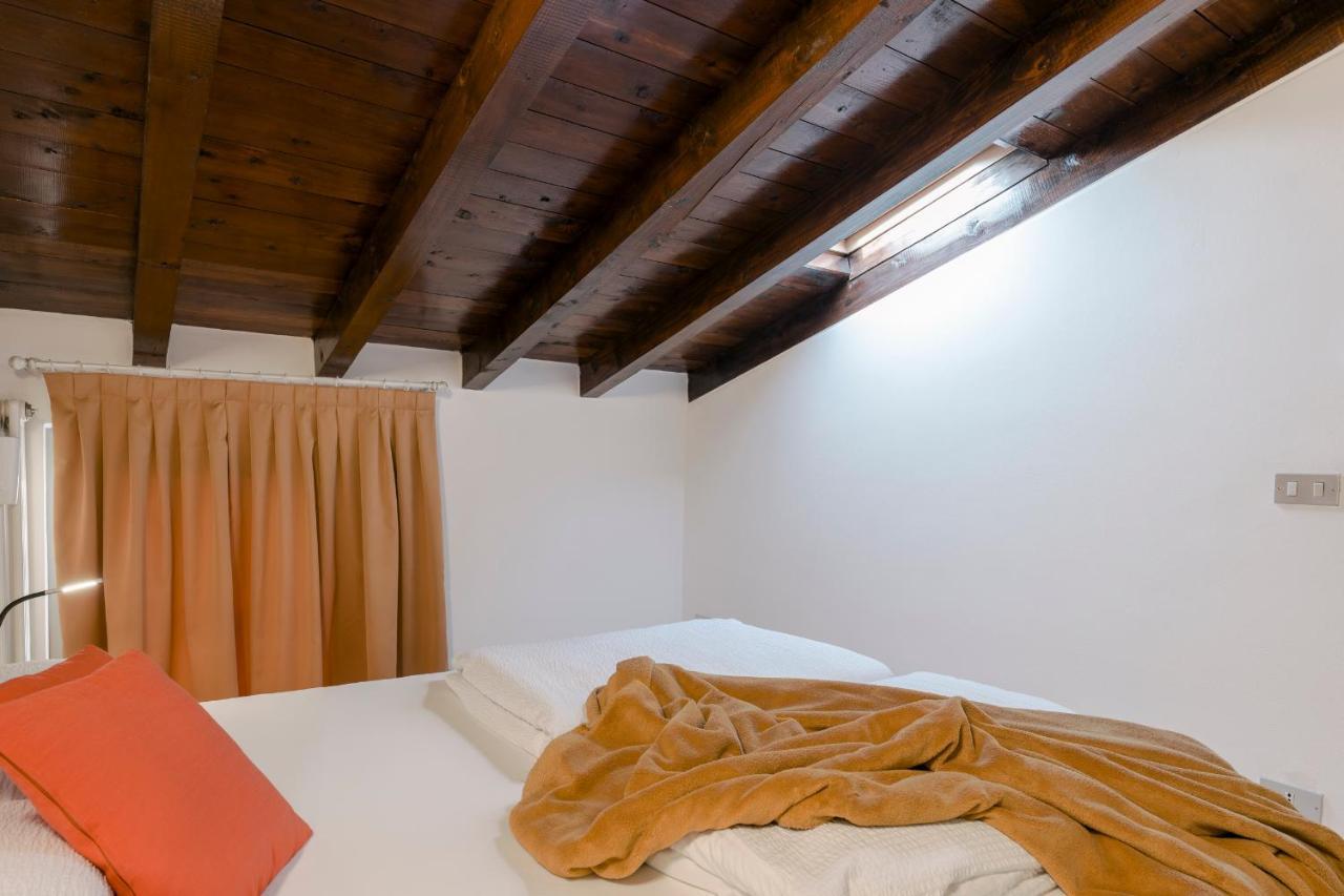 Lovely Mansard Iseo Portelle Holiday With Private Parking And Bike Storage Exterior photo