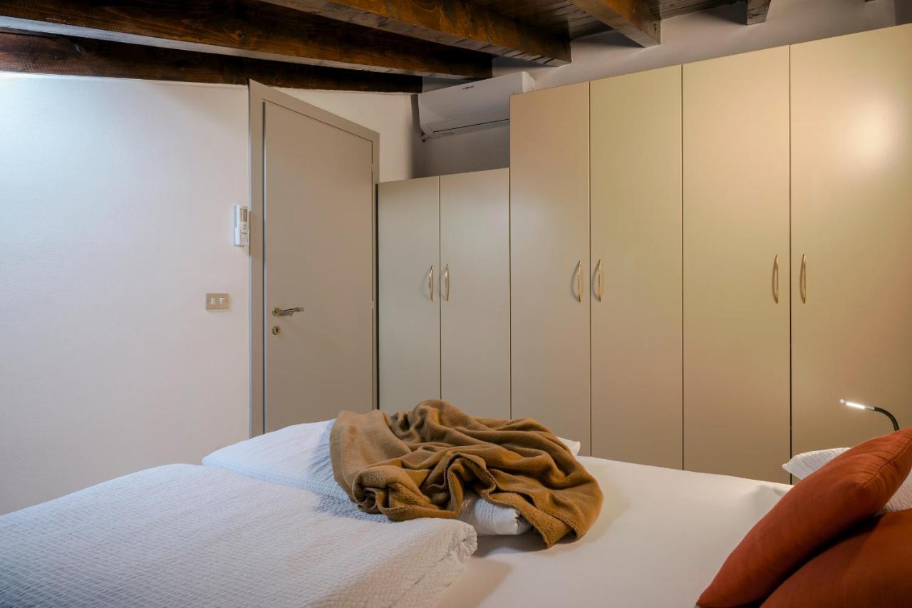 Lovely Mansard Iseo Portelle Holiday With Private Parking And Bike Storage Exterior photo